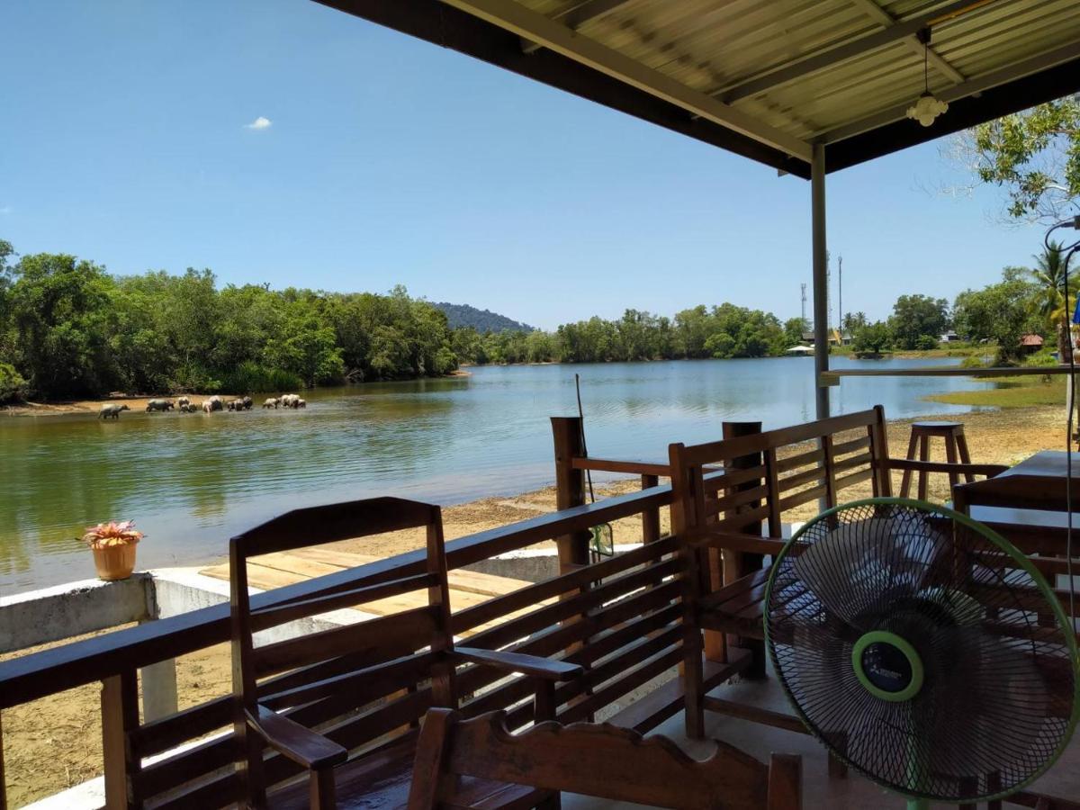 Khum Thong Resort Takuapa Exterior foto