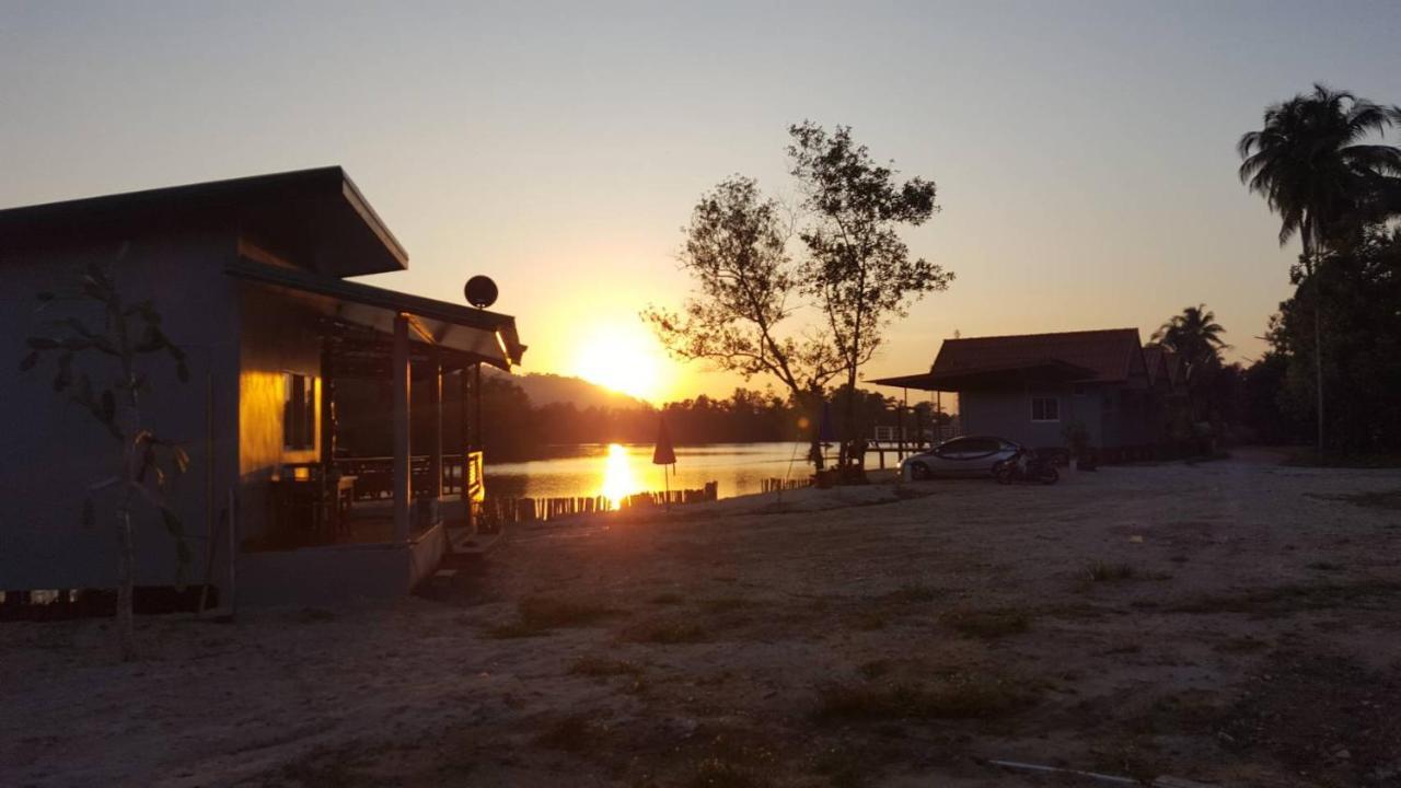 Khum Thong Resort Takuapa Exterior foto